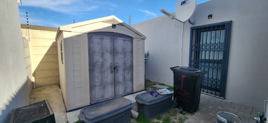 To Let 3 Bedroom Property for Rent in Parklands East Western Cape